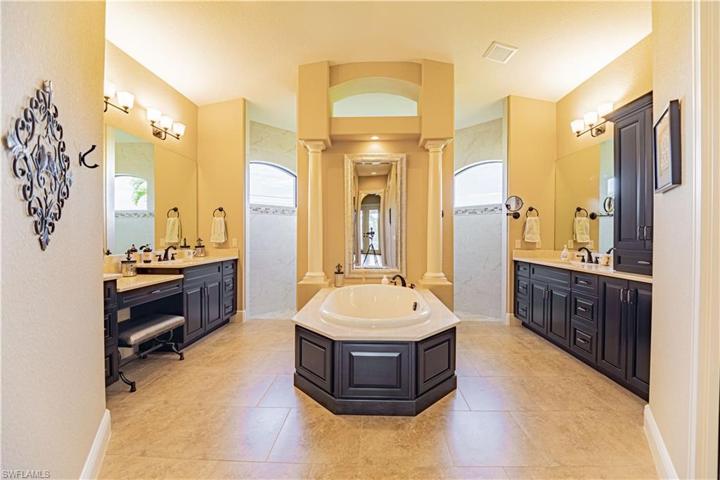 Huge owner's suite bathroom w/ standalone tub & roman shower