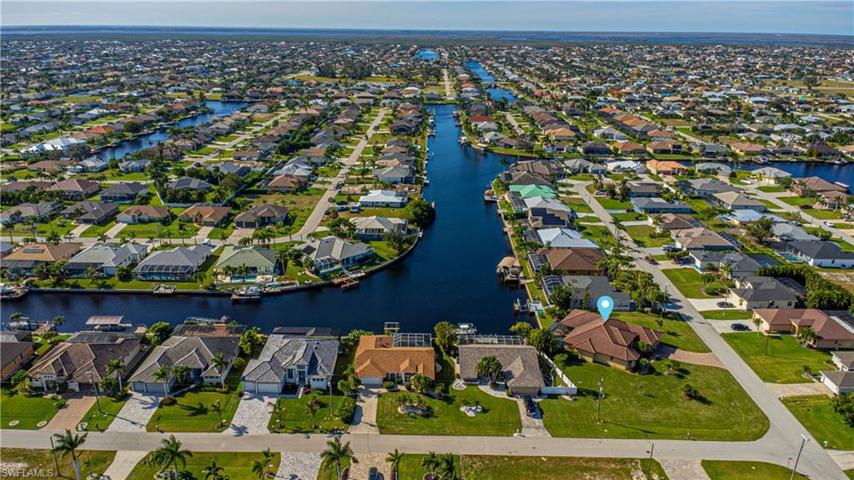 3009 SF gulf access pool + spa home on half acre lot, turn-key