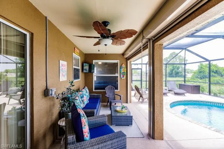 Sunroom featuring ceiling fan