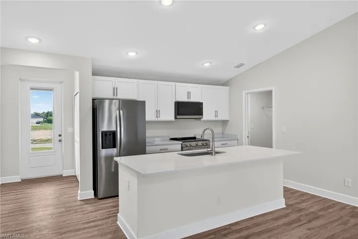 2714 Nw 3rd Pl, Cape Coral, Florida 33993