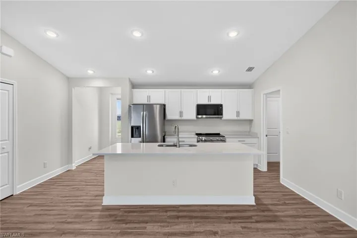 2714 Nw 3rd Pl, Cape Coral, Florida 33993