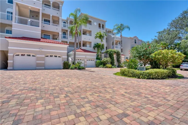 1540  Clermont  DR, Naples, FL 34109