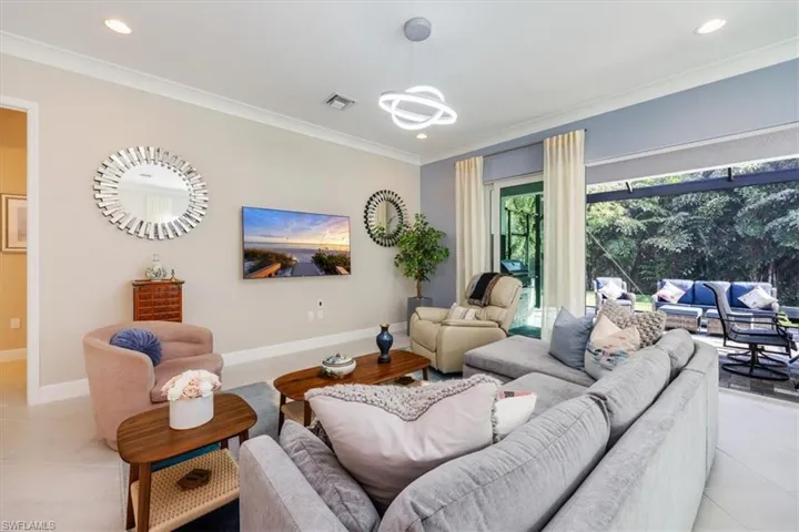 11421  Jacaranda  DR, Naples, FL 34120