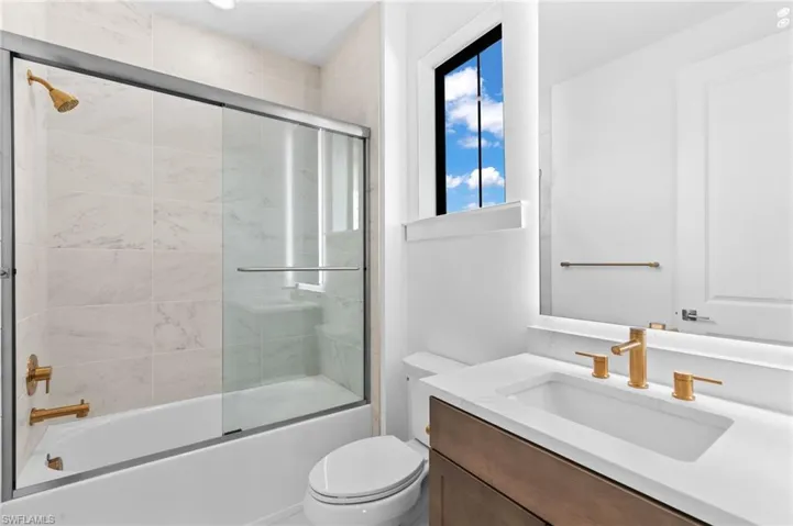 2nd Floor Bathroom