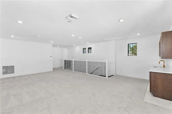 2nd floor Loft/2nd Living Space