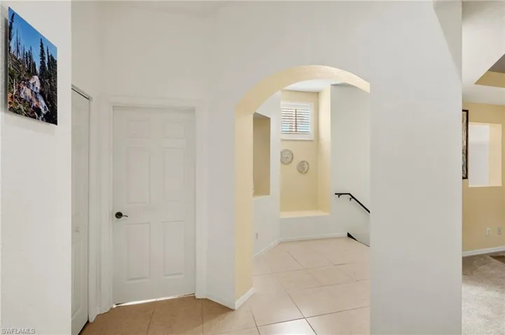 2nd floor foyer entrance