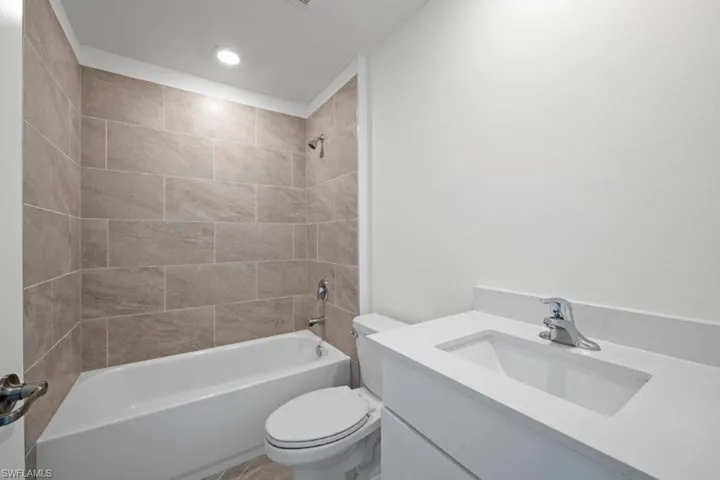 1132 Nw 4th Ave, Cape Coral Fl 33993