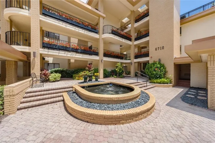 6710  Pelican Bay  BLVD, Naples, FL 34108