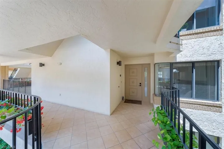6710  Pelican Bay  BLVD, Naples, FL 34108