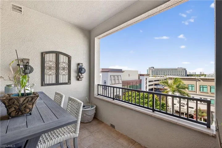 9115  Strada  PL, Naples, FL 34108