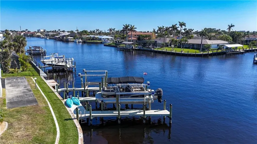 304 Tudor Dr 7, Cape Coral, Florida 33904