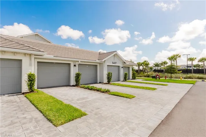 Detached Garage