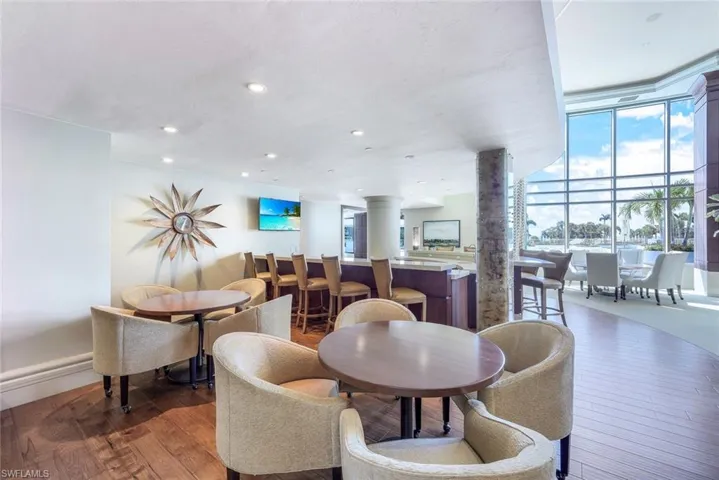 Provence Social Room