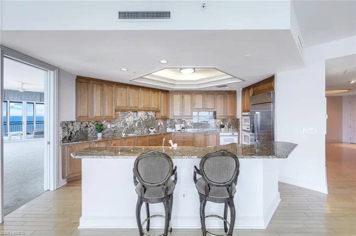 Kitchen/Breakfast Bar