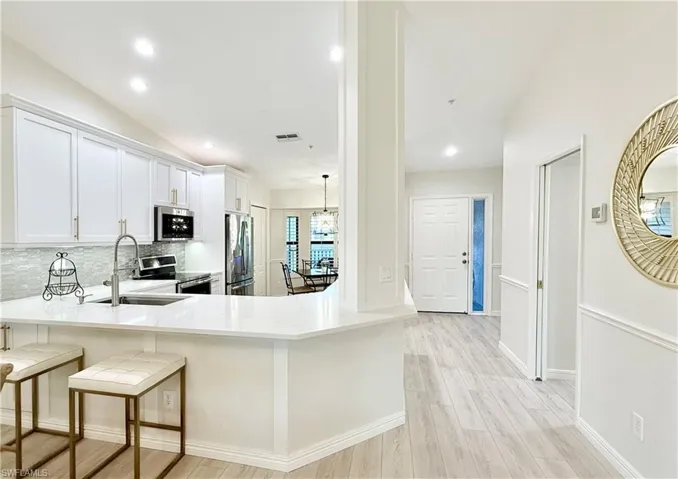 166i Square Ft - Totally Updated Veranda With Garage