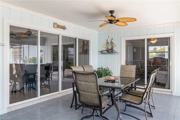 Sunroom with ceiling fan