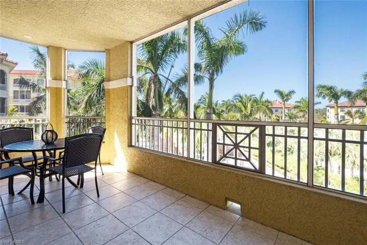Outdoor screened dining