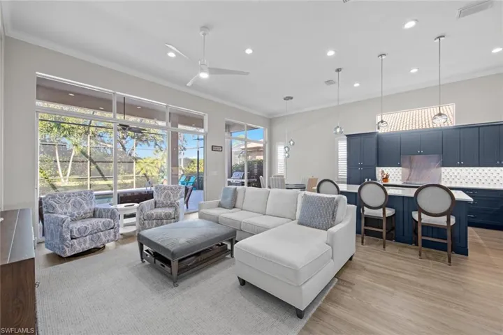 Great room w/lanai access