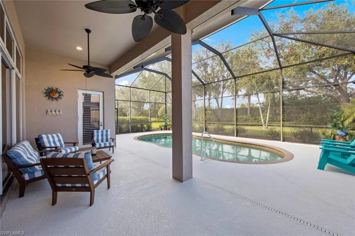 Lanai- plenty of room to entertain