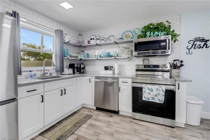 206  Cape Coral W PKWY, Cape Coral, FL 33914