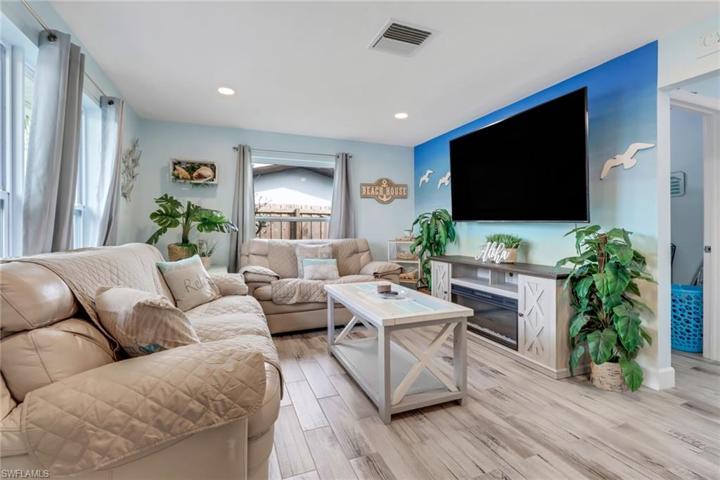 206  Cape Coral W PKWY, Cape Coral, FL 33914
