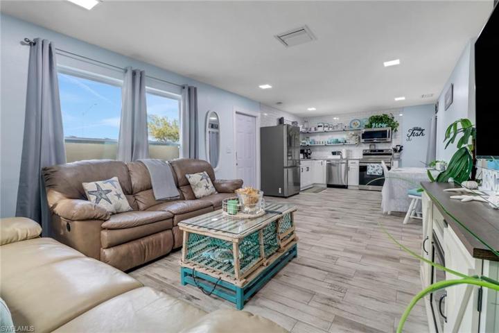 206  Cape Coral W PKWY, Cape Coral, FL 33914
