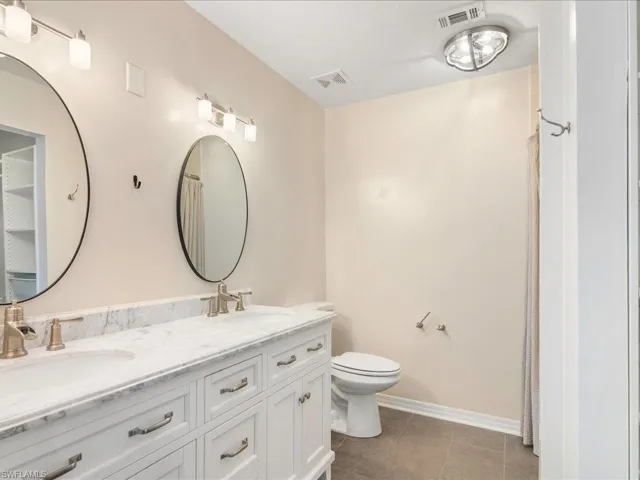 Master with dual sinks.