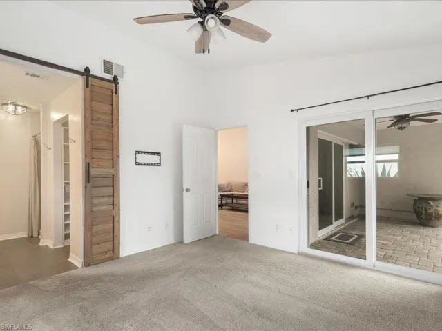 Master ensuite with lanai access.