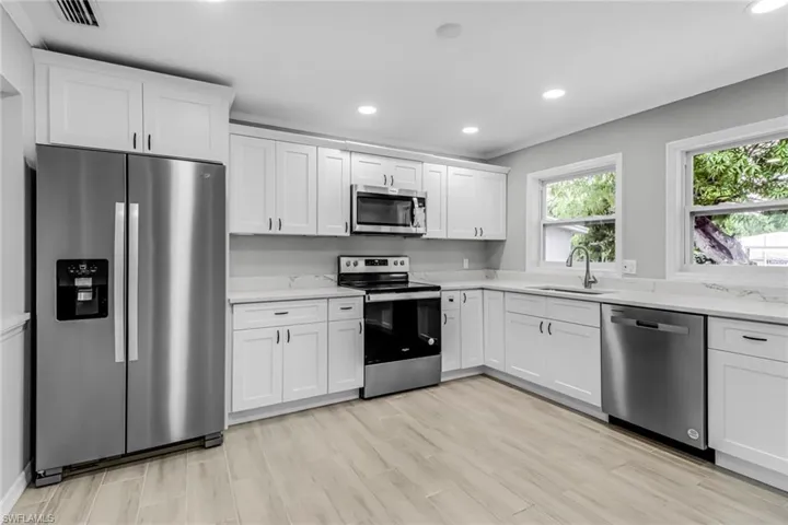 1152  Harbor  DR, North Fort Myers, FL 33917