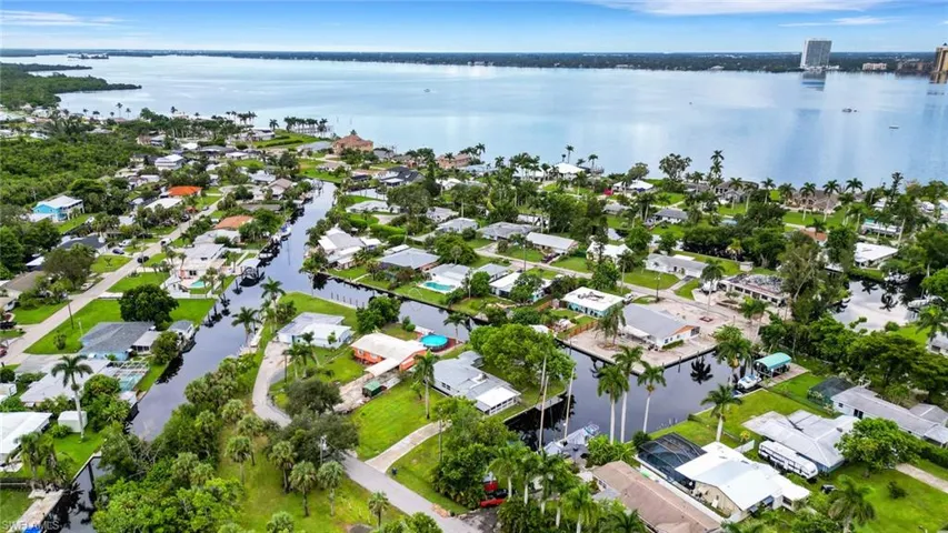1152  Harbor  DR, North Fort Myers, FL 33917