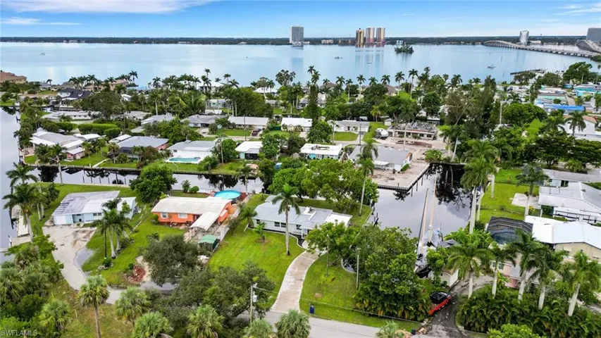 1152  Harbor  DR, North Fort Myers, FL 33917