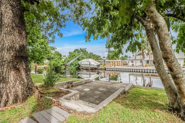1152  Harbor  DR, North Fort Myers, FL 33917