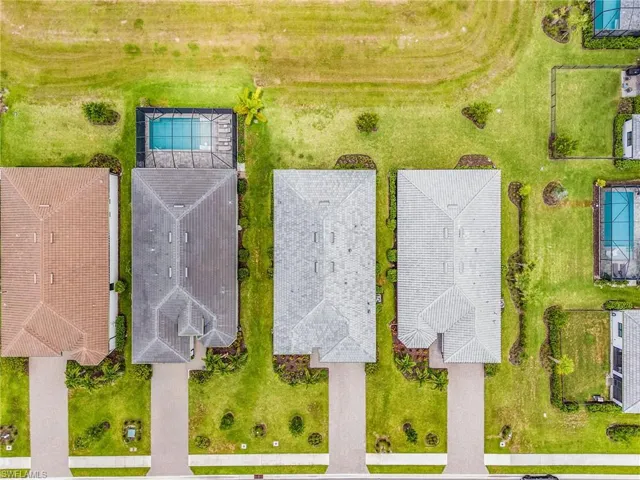 Extra long driveway with room for large pool.