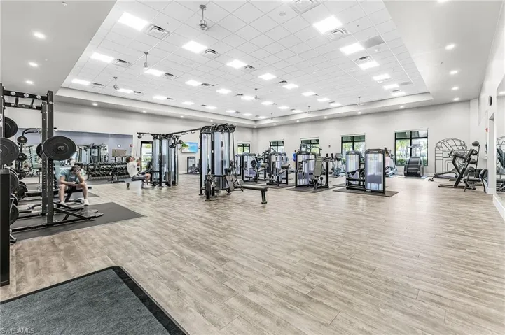 Huge Fitness Center with new Machines, Free