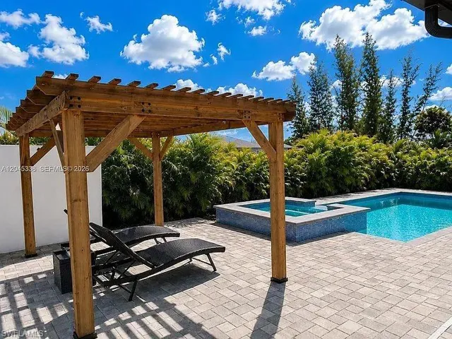 1600 Sw 1st St, Cape Coral, Florida 33991