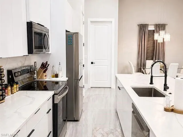 1600 Sw 1st St, Cape Coral, Florida 33991