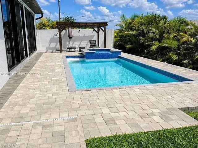 1600 Sw 1st St, Cape Coral, Florida 33991
