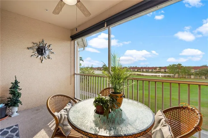 Sunroom / solarium with ceiling fan