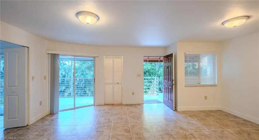 Unfurnished room with baseboards and light tile patterned floors