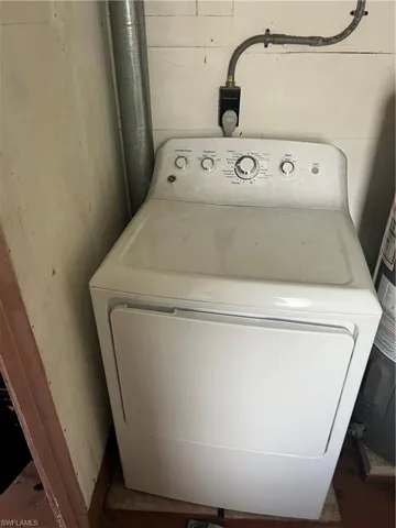 Laundry area with washer / dryer