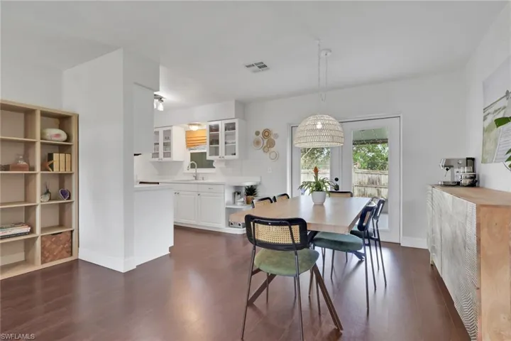 2593 Poinciana St, Naples, Florida 34105