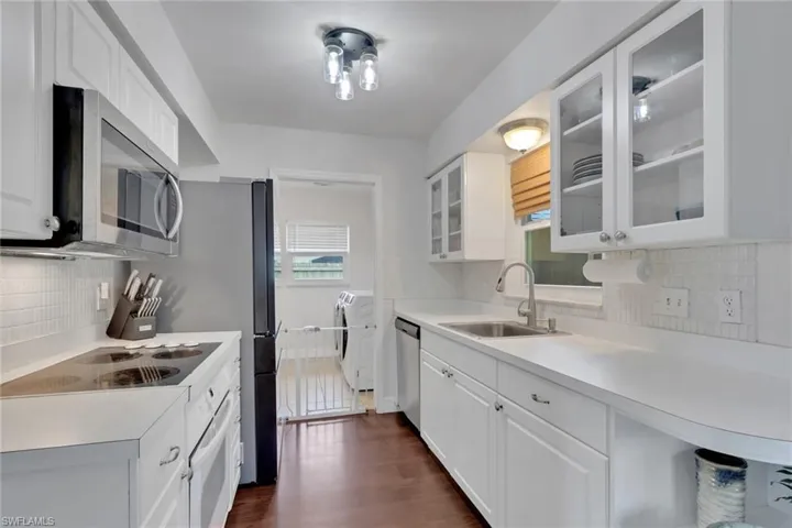 2593 Poinciana St, Naples, Florida 34105