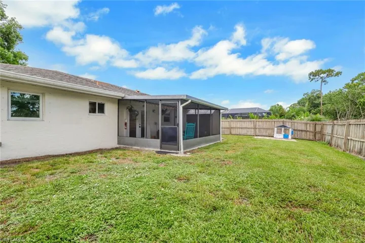 2593 Poinciana St, Naples, Florida 34105