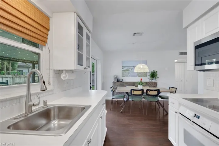 2593 Poinciana St, Naples, Florida 34105