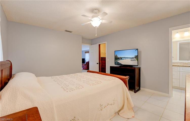 1032 NE Van Loon LN, CAPE CORAL FL 33909