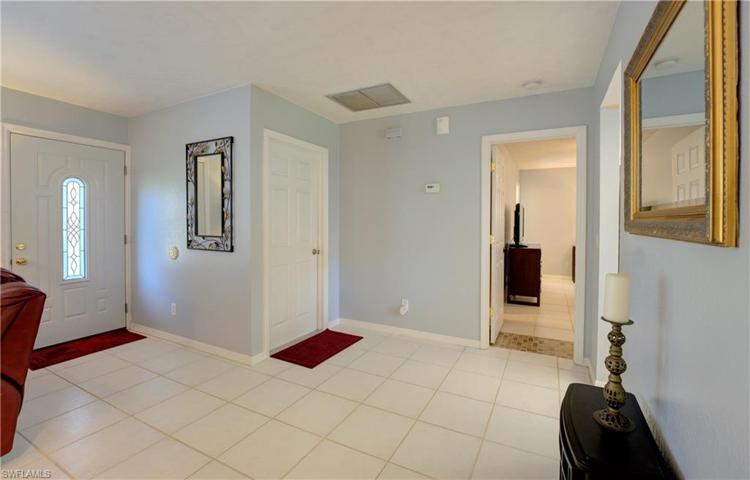 1032 NE Van Loon LN, CAPE CORAL FL 33909