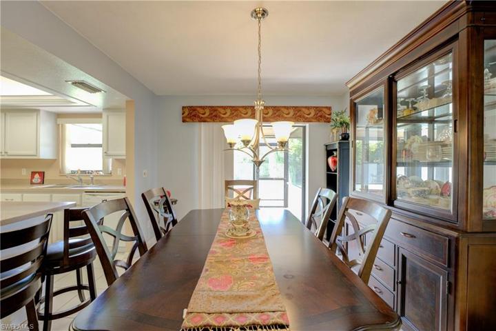 1032 NE Van Loon LN, CAPE CORAL FL 33909