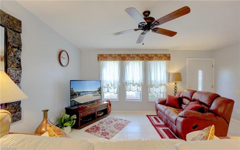1032 NE Van Loon LN, CAPE CORAL FL 33909