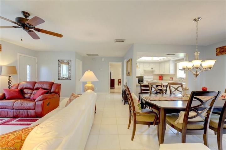 1032 NE Van Loon LN, CAPE CORAL FL 33909