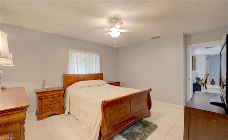 1032 NE Van Loon LN, CAPE CORAL FL 33909